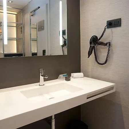 Ac Colón By Marriott 4*