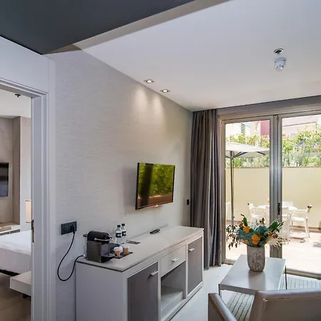 Ac Colón By Marriott Hotel